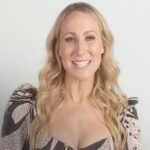 Nikki Glaser Bio, Wikipedia, Age, Parents, Height, Husband, Education, Comedy, TV Shows, Movies, E!, Net worth