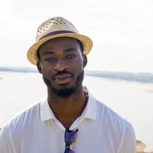 Dotun Olubeko (The Bachelorette) Bio, Age, Parents, Height, Nationality and Ethnicity, Net worth