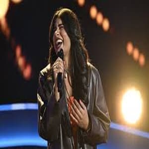 Carolina Rodriguez, 19-year-old Miami singer, performs Taylor Swift’s “Cardigan” on The Voice Season 28 Blind Auditions.
