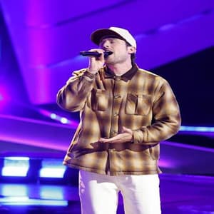 Alt Bloom during The Voice Season 30.