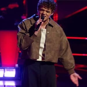 Connor Closs performing during The Voice Season 30 Battle Rounds