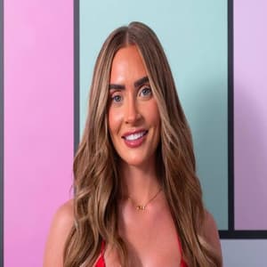 Elicia Bailey posing in her official Love Island UK Season 13 promotional photo after entering the villa as a bombshell.